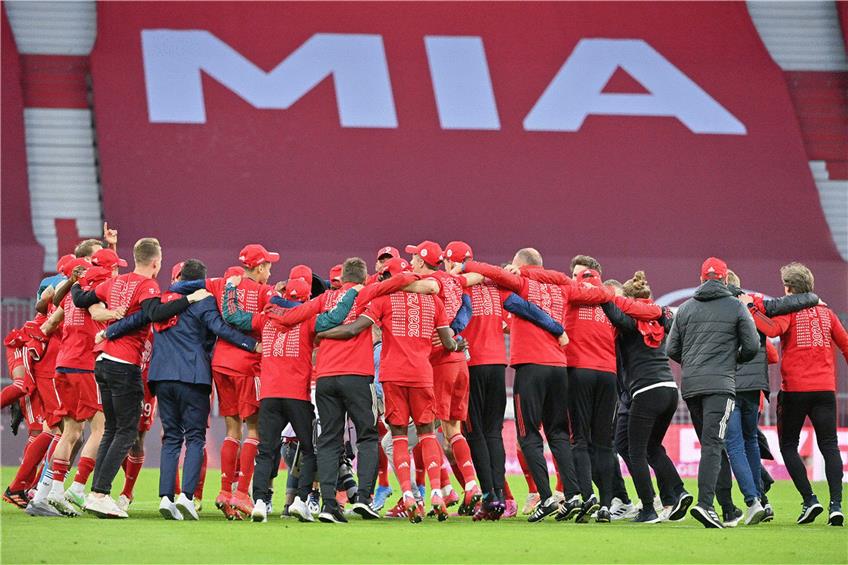 Am Saisonziel: Der FC Bayern ist zum neunten Mal in Folge deutscher Meister geworden. Foto: Peter Kneffel/dpa