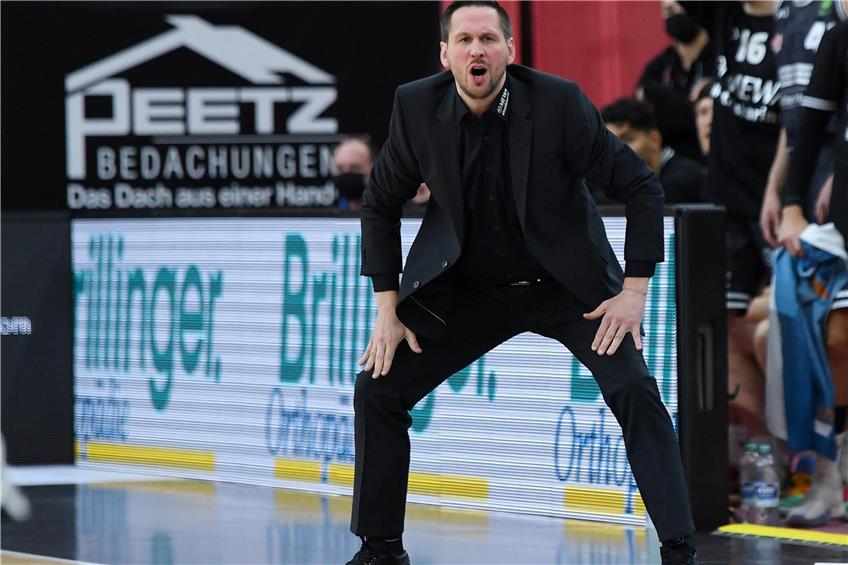 Anfang April 2022 gastierte Dominik Reinboth als Trainer der Zweitliga-Basketballer aus Jena in der Paul-Horn-Arena. Archivbild: Ulmer