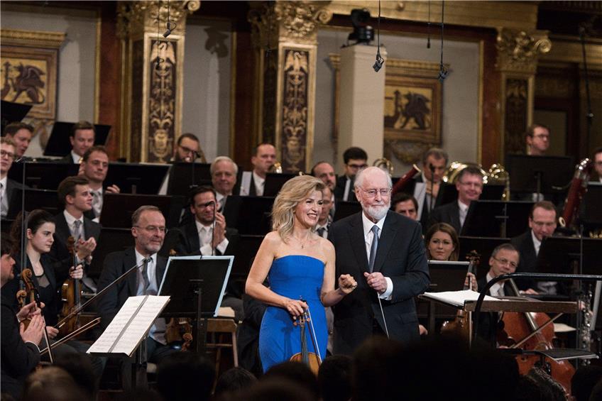 Anne-Sophie Mutter 2020 mit Dirigent John Williams und den Wiener Philharmonikern. Foto: Terry Linke/DG