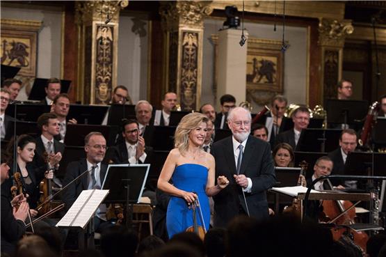 Anne-Sophie Mutter 2020 mit Dirigent John Williams und den Wiener Philharmonikern. Foto: Terry Linke/DG