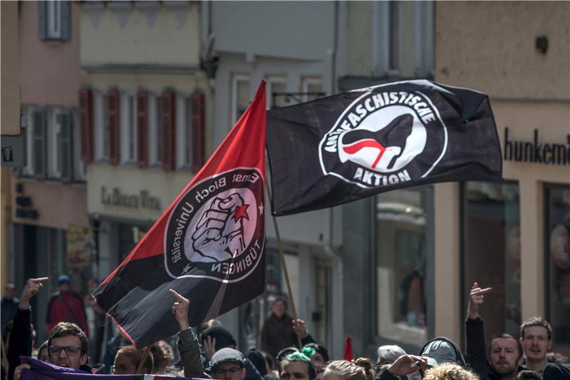 Antifa-Demo gegen den Bürgerschoppen der Tübinger Studentenverbindungen. Bild: U...