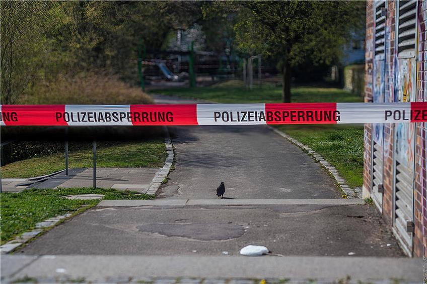 Auch der Volkspark in der Tübinger Südtadt ist gesperrt, um die Verbreitung des Corona-Virus einzudämmen. Bild: Ulrich Metz