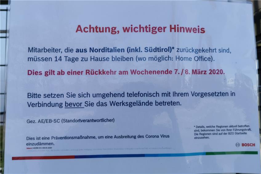 Auch in den großen Betrieben der Region gelten besondere Regeln: Schild am Eingang des Bosch-Werksgeländes in Reutlingen-Betzingen. Bild: Thomas de Marco