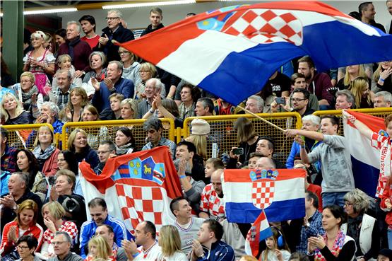 Auch viele kroatische Fans kamen in die Steinlach-Halle.Bild: Rippmann