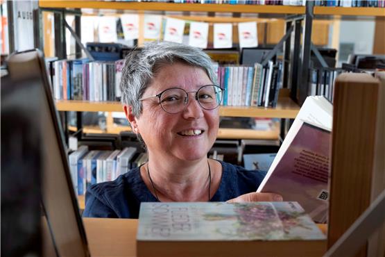 Auf Umwegen zum Traumjob: Christina Ulmer-Trauner leitet die Wannweiler Gemeindebücherei seit 22 Jahren. Bild: Klaus Franke