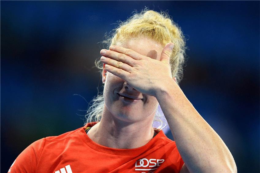 Augen zu und durch? Betty Heidler hat im Hammerwurf bei ihrem letzten olympischen Wettkampf Bronze knapp verfehlt. Foto: dpa