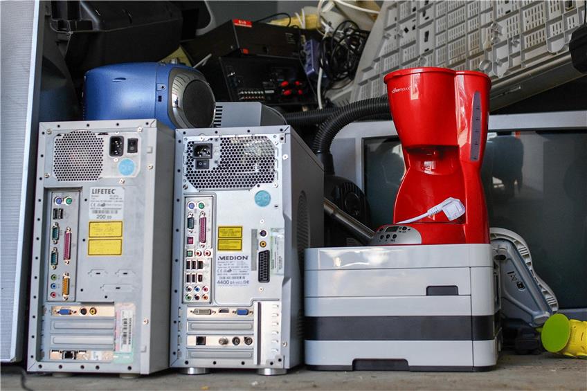 Ausgediente Hardware sollte nicht einfach auf den Recyclinghof  sie enthält noch viele Daten. Foto: Jens Kalaene/dpa