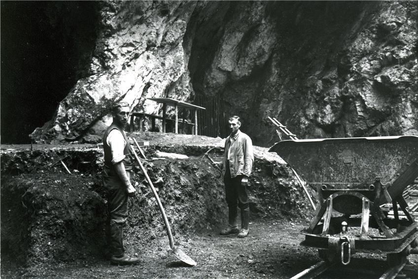 Ausgrabungen am Eingang der Hohlenstein-Stadel Höhle im Jahr 1937: in diesem Jahr wurde der Neandertalerknochen entdeckt. Bild: Photo Museum Ulm