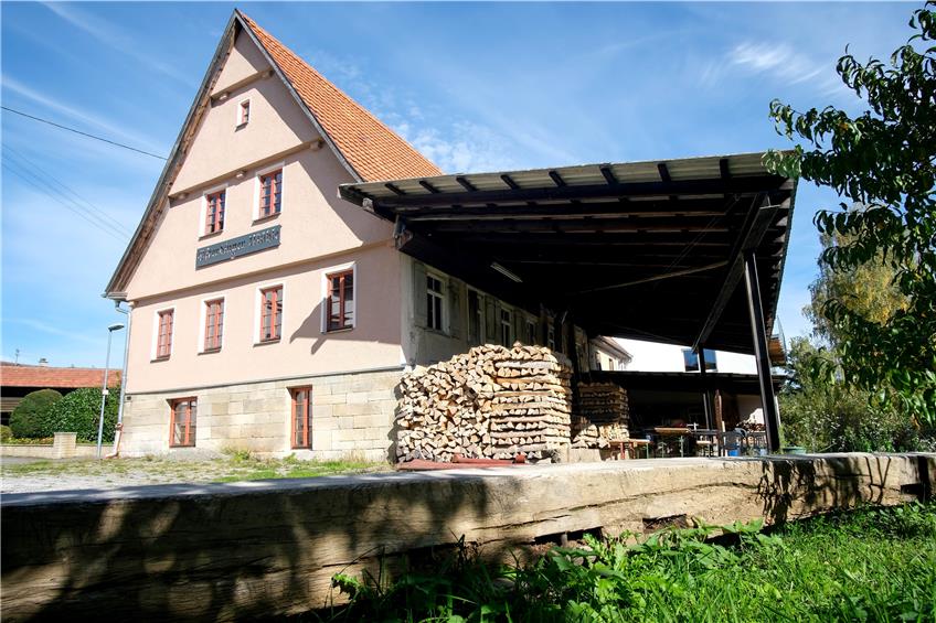 Bald ein neuer kultureller Treffpunkt im Ort: die Ofterdinger Mühle an der Steinlach. Bild: Uli Rippmann