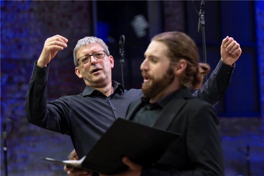 Barocke Späße: Dirigent Hans-Christoph Rademann und Bariton Konstantin Krimmel. Foto: Bachakademie