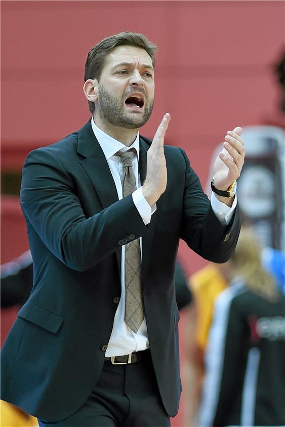 Basketball-Trainer Igor Perovic: Die Rücktritts-Entscheidung fiel spontan, „aber mir ging es davor schon länger nicht gut, auch körperlich“. Nach einem halben Jahr Pause fühlt er sich wieder bereit für neue Aufgaben. Archivbild: Ulmer