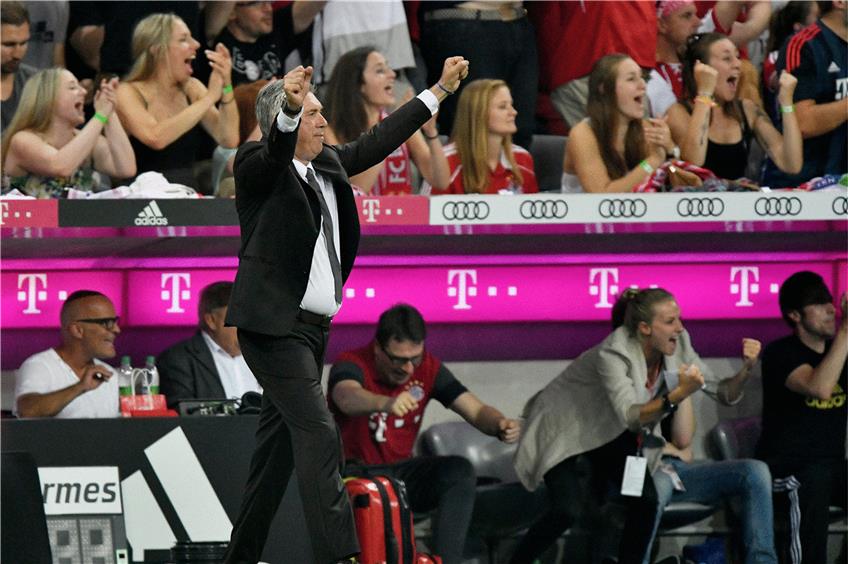 Bayern Münchens Trainer Carlo Ancelotti konnte in seinem ersten Bundesligaspiel gleich sechs Treffer seines Teams bejubeln. Foto: dpa