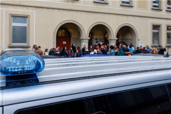 Bei dem Prozess gibt es bei vielen Verhandlungsterminen großen Besucher-Andrang vor dem Landgericht Schweinfurt. Foto: Heiko Becker/dpa/Archivbild
