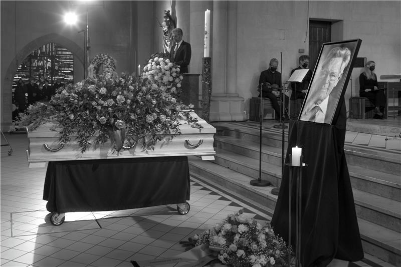 Bei der Trauerfeier für Hans Küng in der Kirche St. Johannes hielt auch Oberbürg...