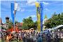 Bei schönstem Wetter feierte Kilchberg sein Schlossgartenfest. Die Flagge sieht nur aus wie die ukrainische. Bild: Andrea Bachmann