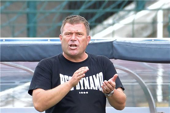 Bereitet sein Regionalliga-Team auf den VfB vor: Dynamo-Coach Christian Benbennek. Foto: Eibner