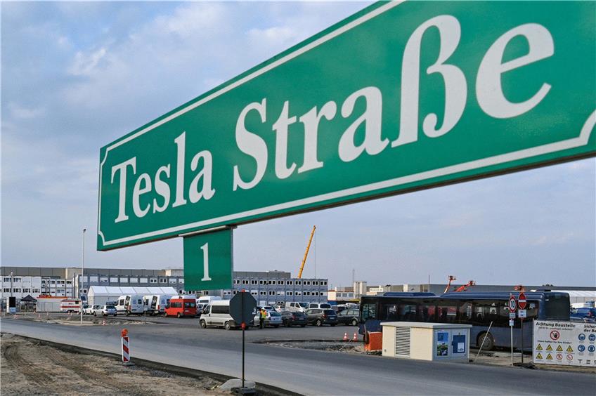 Bereits im Juli will Tesla in Grünheide mit der Produktion von E-Autos beginnen. Foto: Patrick Pleul/dpa