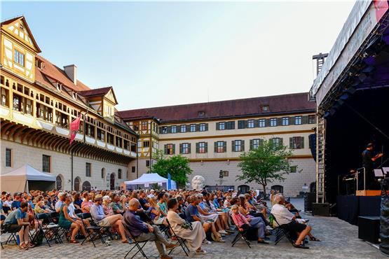 Besonderes Ambiente: Konzert auf dem Schlosshof im vergangenen Sommer. Bild: Gudrun de Maddalena