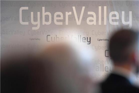 Besucher bei der Auftaktveranstaltung der Forschungsoffensive «Cyber Valley». Foto: Marijan Murat/Archiv dpa/lsw