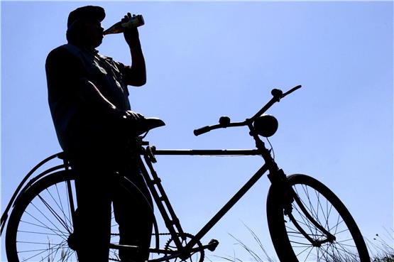 Betrunken Fahrradfahren ist kein Kavaliersdelikt - auch nicht unter 1,6 Promille.  Foto Patrick Pleul dpa