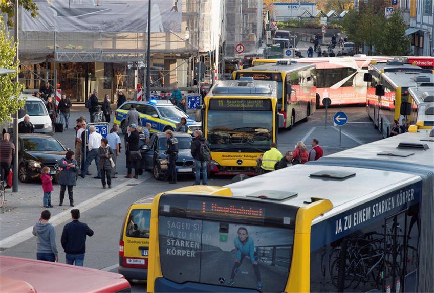 Zusammenstoß am Trautweineck legt Busverkehr teilweise lahm
