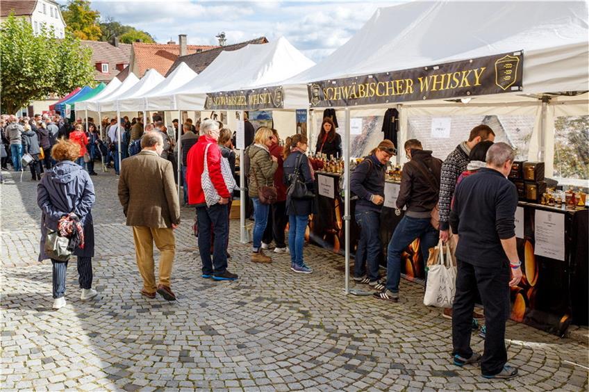 Bild: Schwäbischen Whisky Tag am 1.10.2022, 12-17:30 Uhr, an der Stiftskirche. / Silberburg am Markt