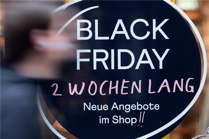Black Friday auch offline – hier in einem Geschäft in Köln. Foto: Federico Gambarini/dpa