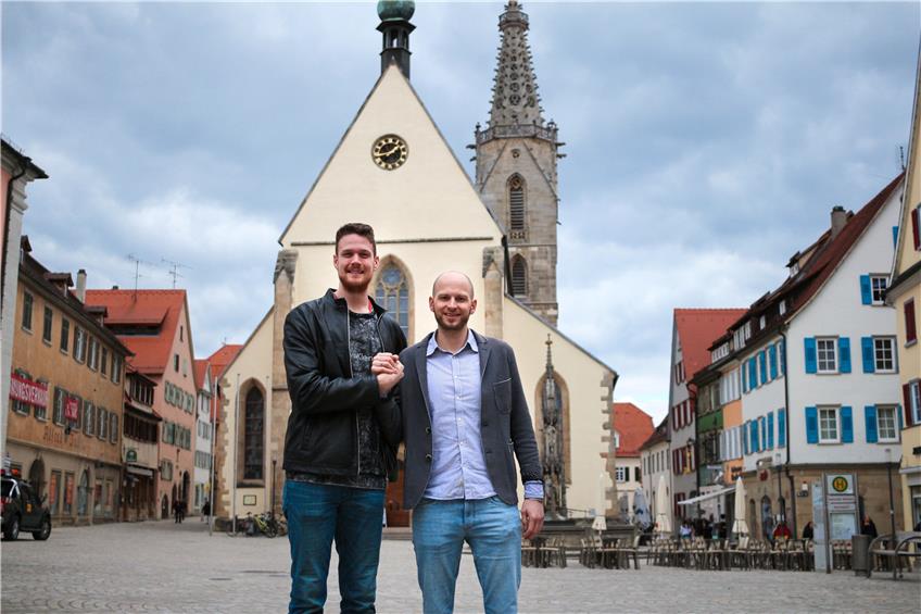 Bleibt in der Domstadt: Mitchell Penning (links) mit Manager Philipp Vollmer. Bild: Moritz Liss