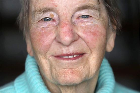 Brigitte Mannsperger hat eine neue Lernmethode für Latein begründet. Am Sonntag feiert sie ihren 90. Geburtstag. Bild: Anne Faden