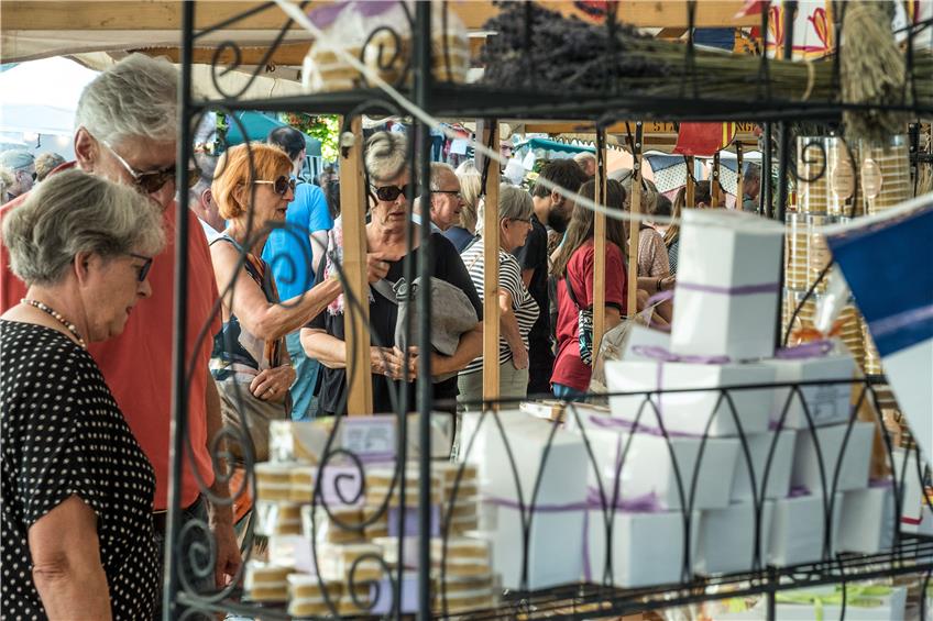Buntes Treiben auf dem Umbrisch-Provenzalischen Markt. Bild: Metz