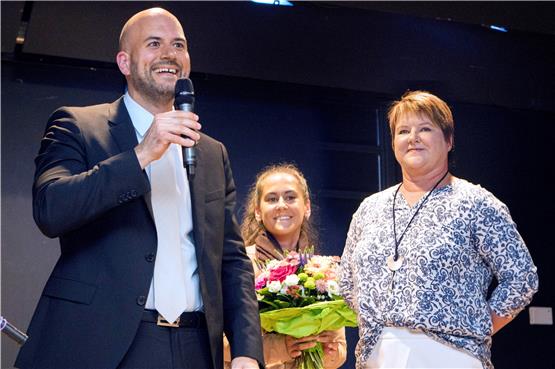Christian Majer mit Partnerin Ayshe Ceylan und der scheidenden Bürgermeisterin Anette Rösch. Bild: Haas