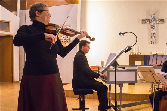 Christine Busch spielt die Sonata Quarta von J. H. Schmelzer, Nikolai Ott begleitet am Cembalo, Sebastian Triebener am Cello. Bild: Martin Seigel