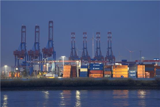 Containerbrücken im Hamburger Hafen.