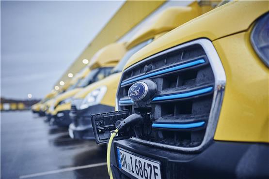 DHL fährt vielfach schon elektrisch. Konkurrenten wie DPD wollen folgen. Foto: Ford-Werke GmbH/obs
