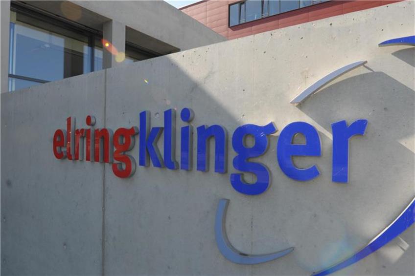 Da Logo der Firma ElringKlinger in Dettingen an der Erms. Foto: Franziska Kraufmann/Archiv dpa/lsw