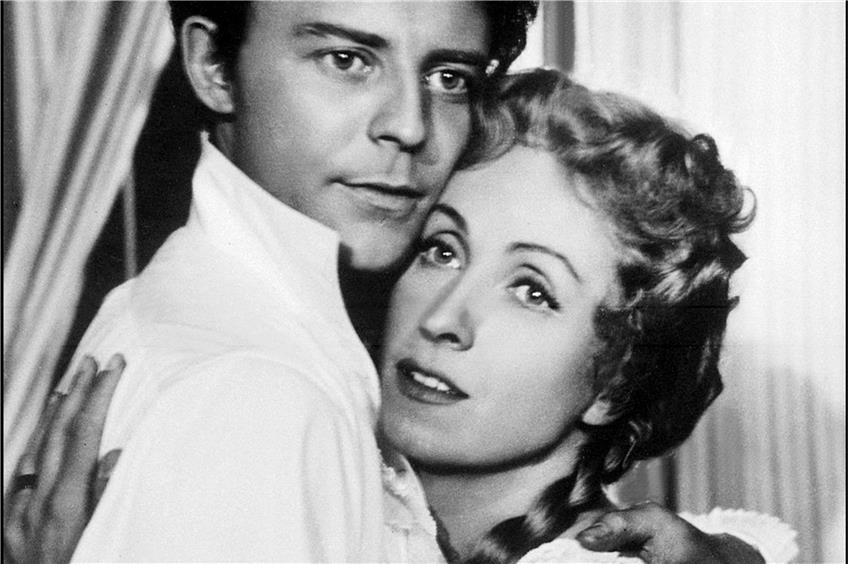 Danielle Darrieux 1954 mit Gérard Philipe in „Le Rouge et le Noir“. Foto: afp