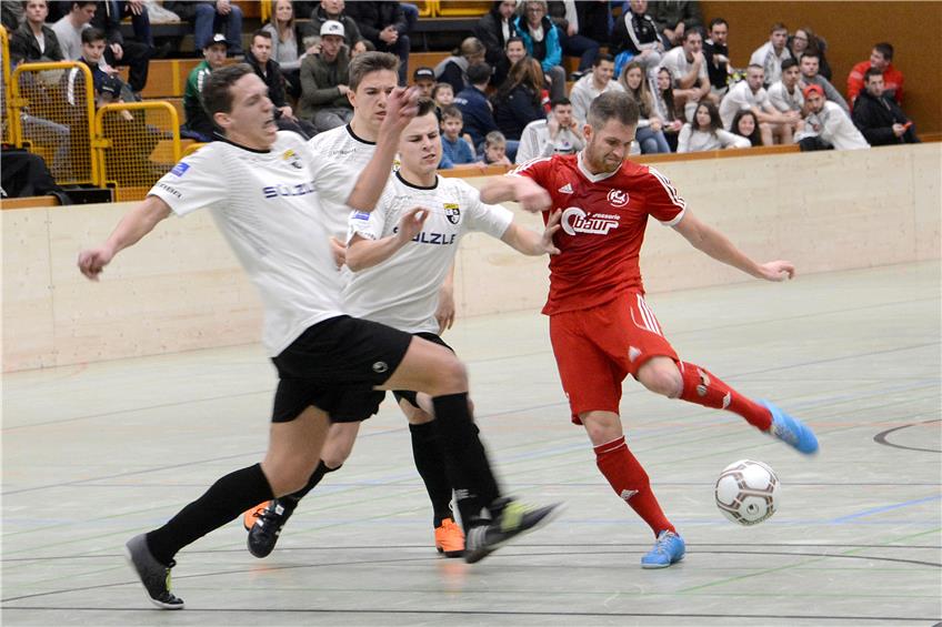Das Finale des TAGBLATT-Turniers 2016: Nach Verlängerung siegte die Balinger U19 (in Weiß) mit 5:3 gegen den FC Rottenburg.