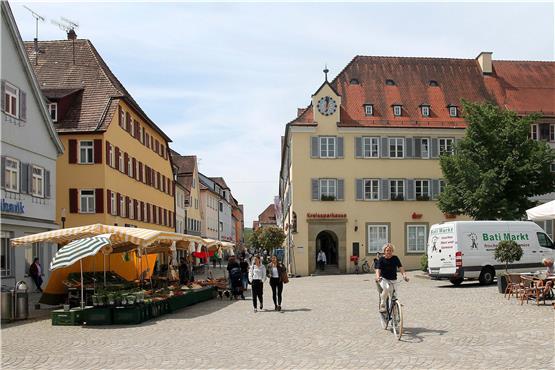 Das Kreissparkassen-Gebäude am Rottenburger Marktplatz ist nicht alt. Es steht erst seit 1953.  Bild: Hete Henning
