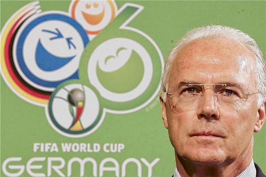 Das Lachen ist dem Macher der Fußball-WM 2006, Franz Beckenbauer, längst vergangen. Foto: afp