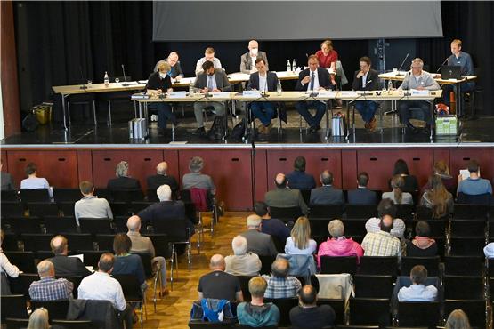 Das Landratsamt erörterte mit den Beteiligten und Bürgern die Einsprüche gegen eine Erweiterung des Steinbruchs in Frommenhausen. Archivbild: Ulmer