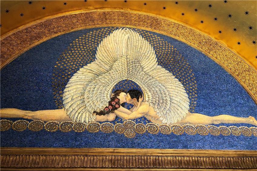 Das Mosaik „Der Kuss“ im Hochzeitsturm. Foto: Jürgen Kanold
