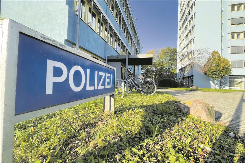 Das Polizei-Hochhaus in Tübingen, Sitz des Kriminalkommissariats. Bild: Jonas Bleeser