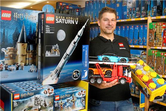 Das Sortiment im „Steinelädle“ wächst stetig, Legohändler Stephan Sauter sucht schon nach einem größeren Standort.Bild: Horst Haas
