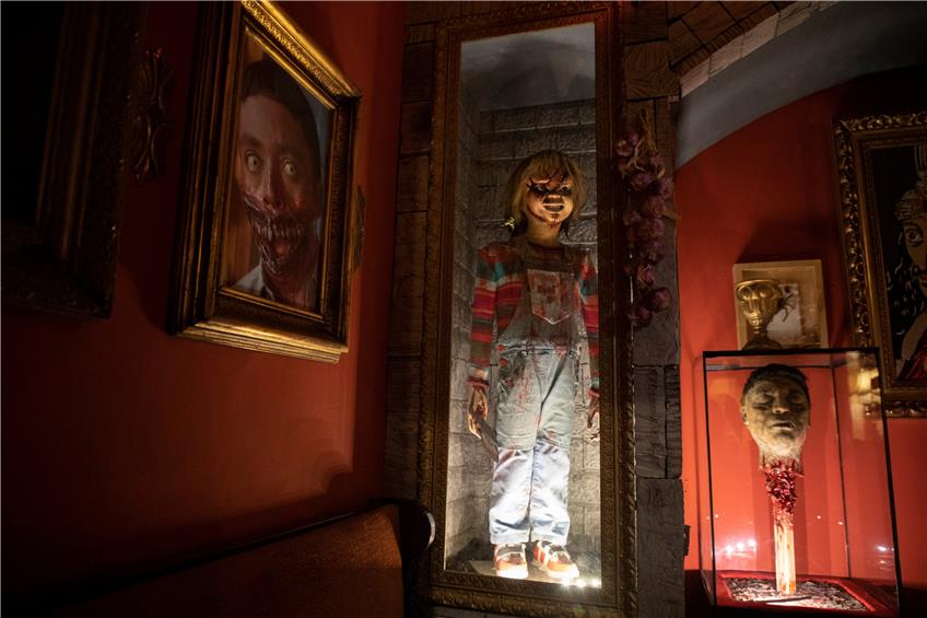 Das „Transilvania Museo-Cafeteria“ zeigt Wachsfiguren aus bekannten Horrorfilmen.  Foto: Clara Margais/dpa