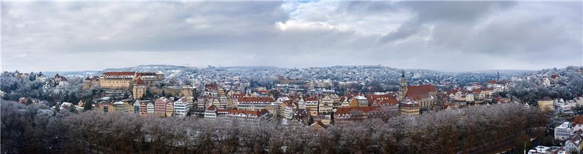Das Tübinger Altstadtpanorama im Schnee – ein Anblick, der wohl bald wieder verschwinden wird. Bild: Ulrich Metz