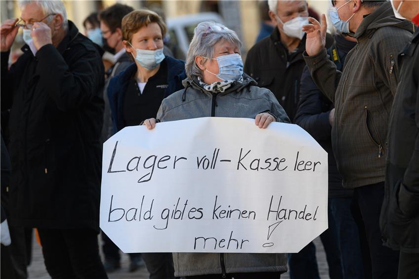 Demo gegen die Ladenschließungen in Sachsen. Foto: Robert Michael/dpa