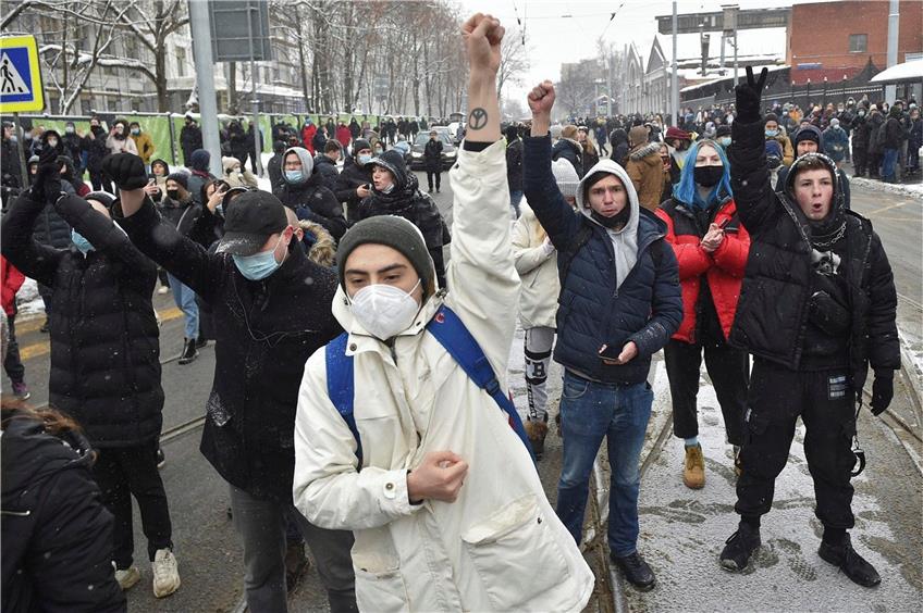 Demonstranten am Sonntag in Moskau. Foto: Dmitry Serebryakov/AP/dpa