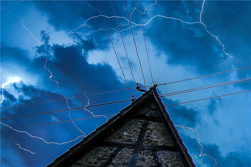 Der Blitz und das Stromnetz. Archivbild: Metz