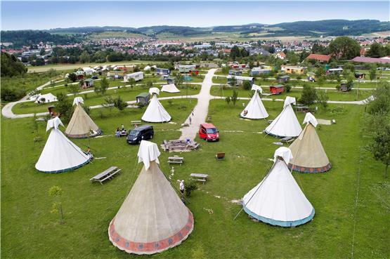 Der Campingplatz des Hofgutes Hopfenburg bei Münsingen lässt nicht nur Indianerherzen höher schlagen.Bild: Horst Haas