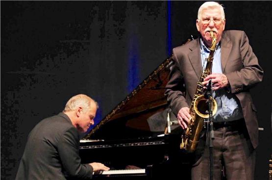 Der Frankfurter Saxophonist Gustl Mayer und Pianist Christof Sänger eröffnen den diesjährigen Jazzfrühling. Bild: PR